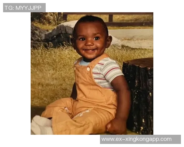 詹姆斯重温青春岁月更新IG头像展现16岁爆炸头造型采访照 詹姆斯重温青春岁月更新IG头像展现16岁爆炸头造型采访照